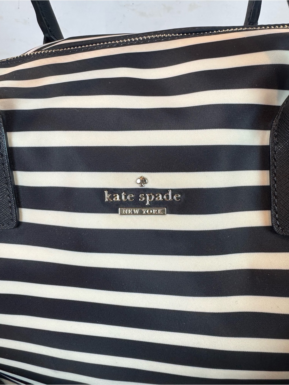 Kate Spade | Large Striped Zipper Tote with Crossbody Strap - Picture 5 of 14
